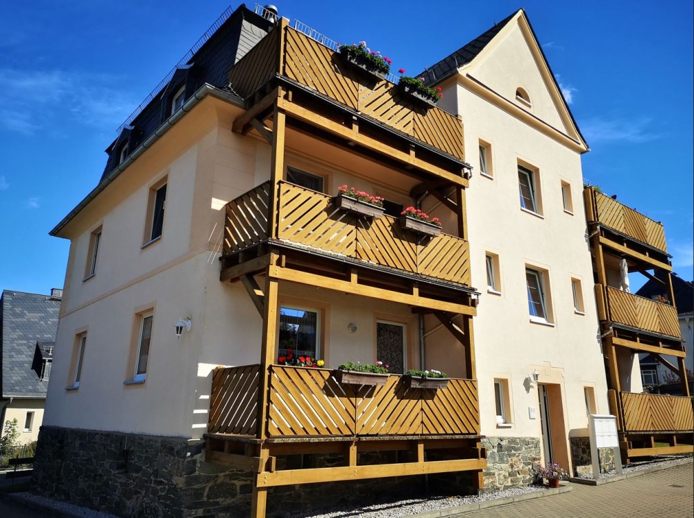 Mehrfamilienhaus in Amtsberg, Ernst-Thälmann-Str. 4 mit 6 WE mit 394 qm plus Garagen und Stellplätzen